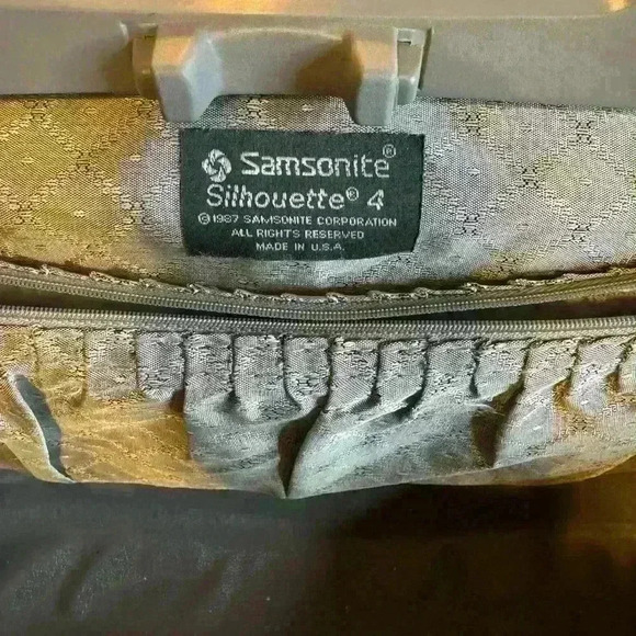 Samsonite Train/Make-Up Case - Picture 5 of 10